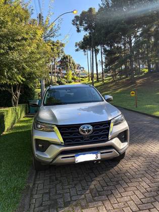 TOYOTA HILUX SW4 2.8 D-4D TURBO DIESEL SRX 7L 4X4 AUTOMÁTICO
